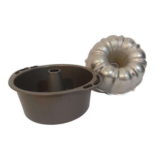 Wearever Taste Of Home Bundt Cake Pan Mold Gray Removable Center Metal Non Stick - Picture 7 of 8